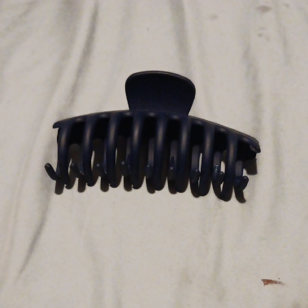 Black Hair Claw Clip